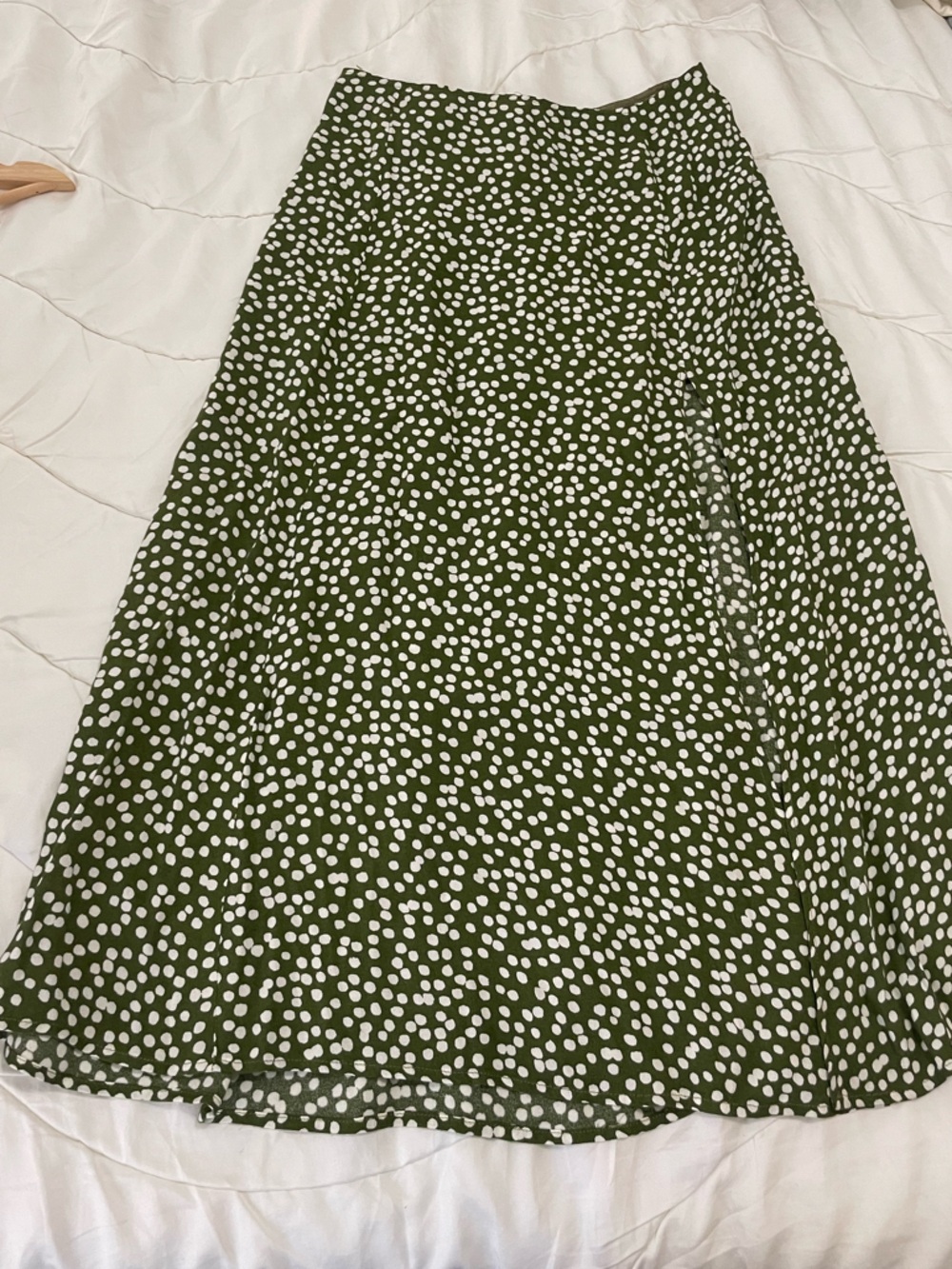 Reformation Zoe Skirt in Moiret Green and White polkadot size 4p